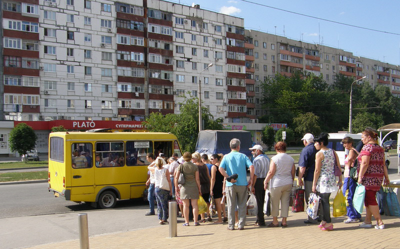В Симферополе льготникам для проезда в маршрутке предложили выстраиваться в очередь