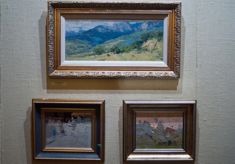 В Севастополе открылась выставка «Весна. Женщина. Цветы»