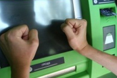 В Крыму «ПриватБанк» прекратил выдачу денег по кредитным лимитам