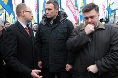 Украинских лидеров хотят объявить в Крыму персонами нон-грата Украинских лидеров хотят объявить в Крыму персонами нон-грата