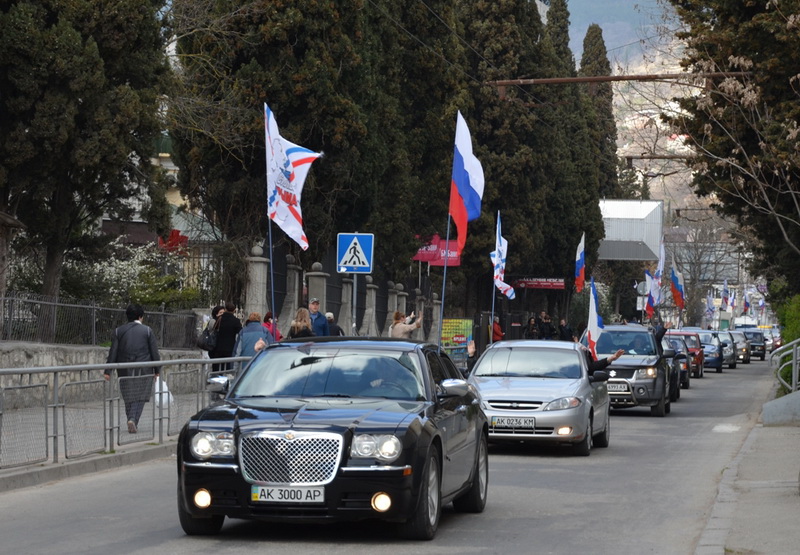 В Ялте состоялся автопробег в поддержку референдума