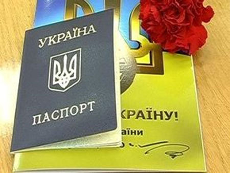 Крымчанам оставили право на украинское гражданство Крымчанам оставили право на украинское гражданство