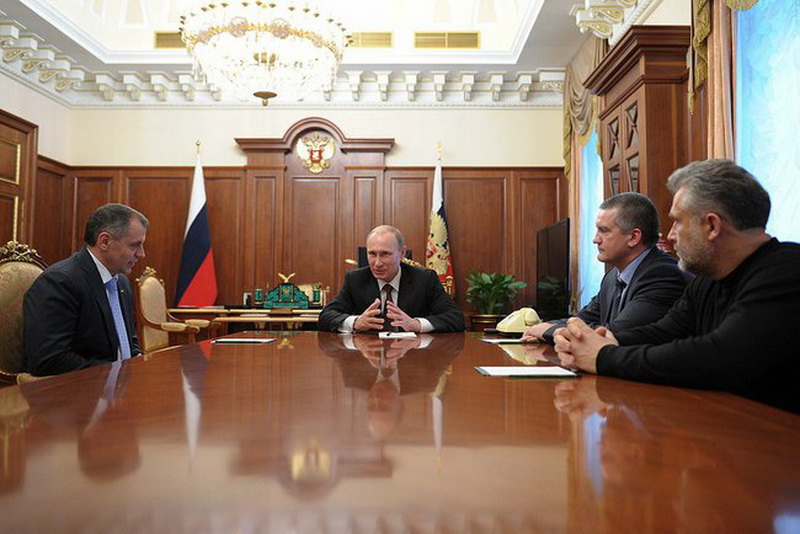 Путин встретился с представителями крымской власти