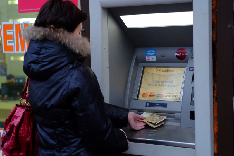 Ограничения на снятие наличности в крымских банках позволят стабилизировать ситуацию, – Банк Крыма