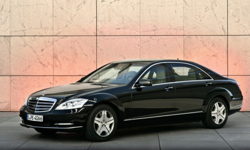 Парламент Крыма получил в подарок две иномарки