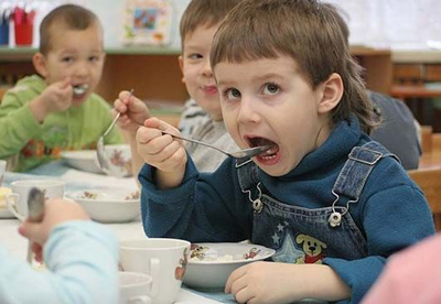 Детсады и школы Симферополя обеспечат продуктами питания из гуманитарной помощи