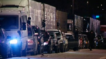 Заторы на выезде из Крыма связаны с выводом украинских войск Заторы на выезде из Крыма связаны с выводом украинских войск