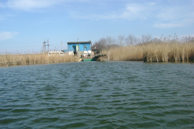 В Сакском районе нашли тело рыбака, пропавшего месяц назад В Сакском районе нашли тело рыбака, пропавшего месяц назад