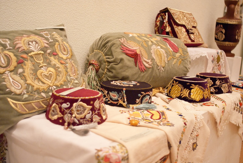 В Севастополе открылась выставка крымскотатарского прикладного искусства В Севастополе открылась выставка крымскотатарского прикладного искусства