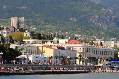 Ялта готовится к приему туристов на майские праздники Ялта готовится к приему туристов на майские праздники