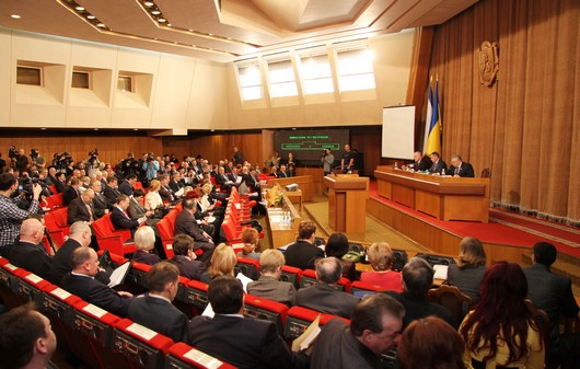 В Крыму установили три государственных языка В Крыму установили три государственных языка