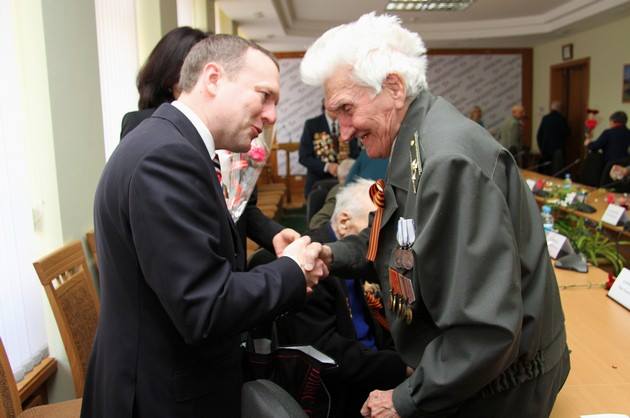 В парламенте Крыма чествовали ветеранов-освободителей