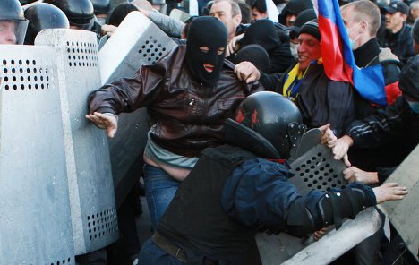 Госсовет Крыма призвал власти Украины не допустить кровопролития на юго-востоке Госсовет Крыма призвал власти Украины не допустить кровопролития на юго-востоке