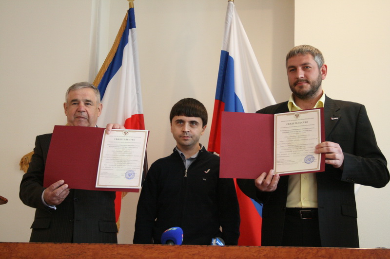 В Симферополе общественные организации получили российскую регистрацию