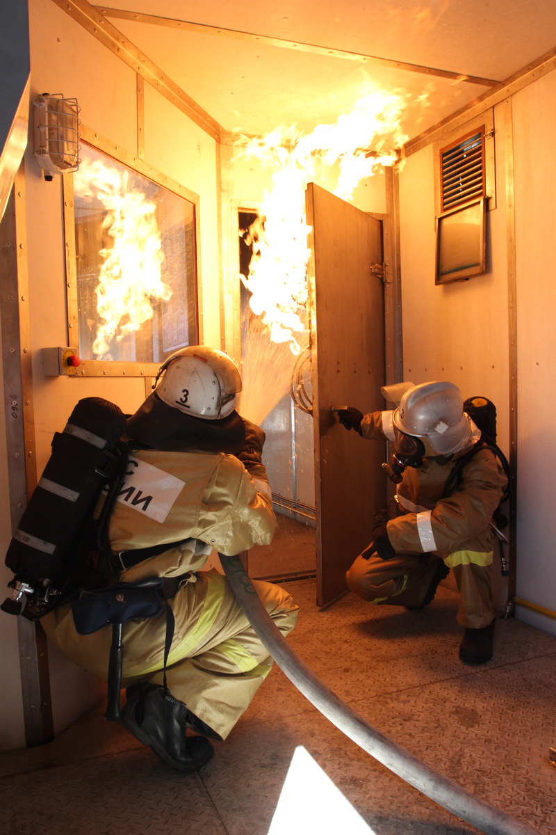 Крымские пожарные тестируют прибывшую из России технику