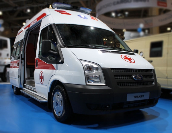 Санкт-Петербург презентовал Симферополю реанимобиль
