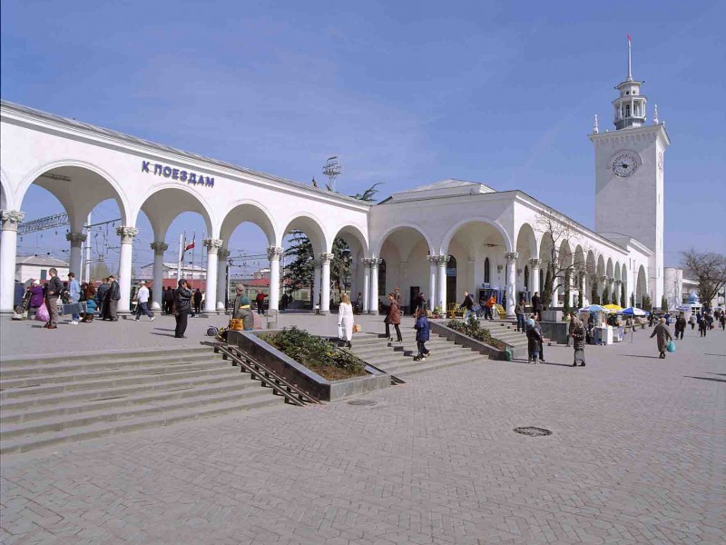 Парковка на вокзале в Симферополе будет передана в городскую собственность