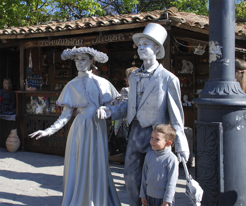 В Евпатории провели чемпионат живых статуй