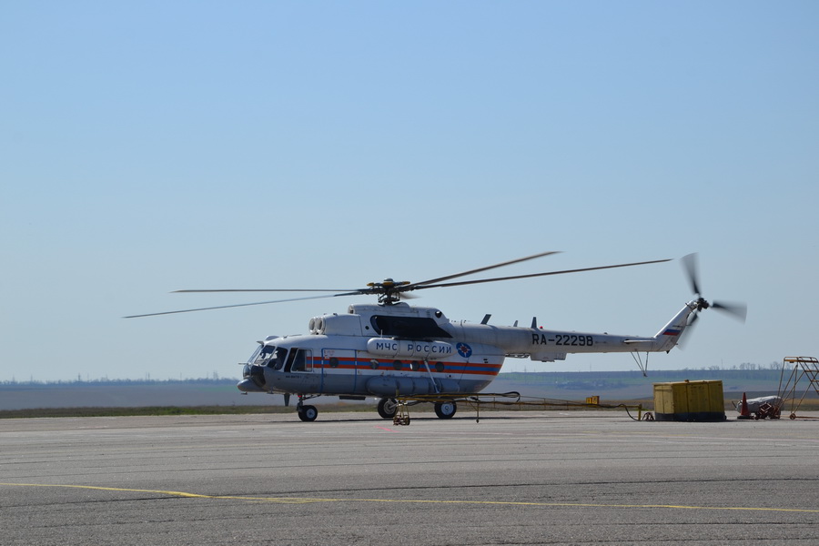 Леса Крыма патрулирует вертолет МЧС 