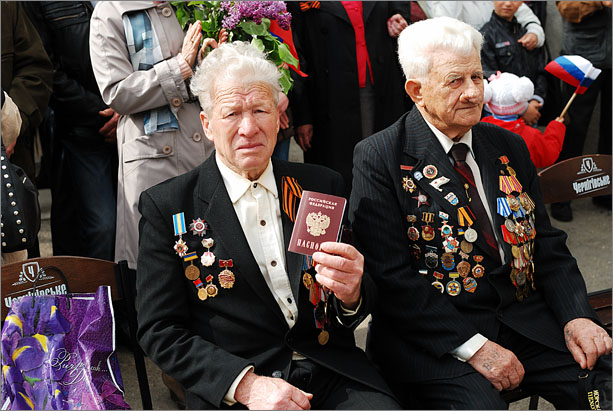 Ветеранам Феодосии вручили российские паспорта