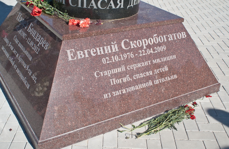 В Севастополе открыли памятник героям нашим дней