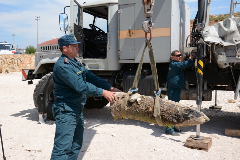 Музей Севастополя получил предметы, найденные спасателями МЧС