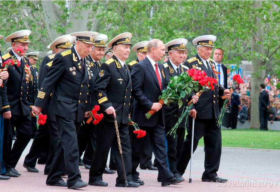 Президент РФ принял участие в праздновании Дня Победы в Севастополе
