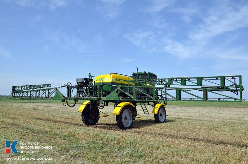 Крымские аграрии довольны российской сельскохозяйственной техникой Крымские аграрии довольны российской сельскохозяйственной техникой