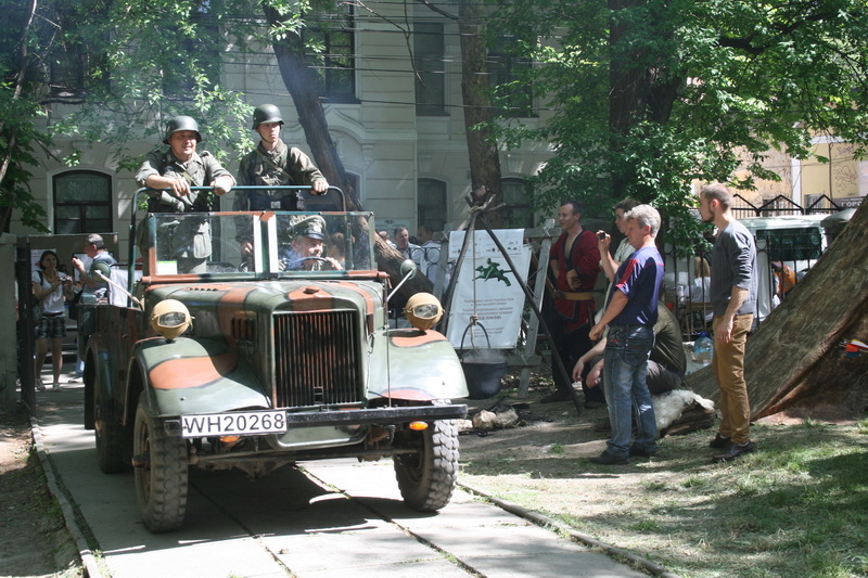 В Симферополе провели военно-историческую реконструкцию В Симферополе провели военно-историческую реконструкцию