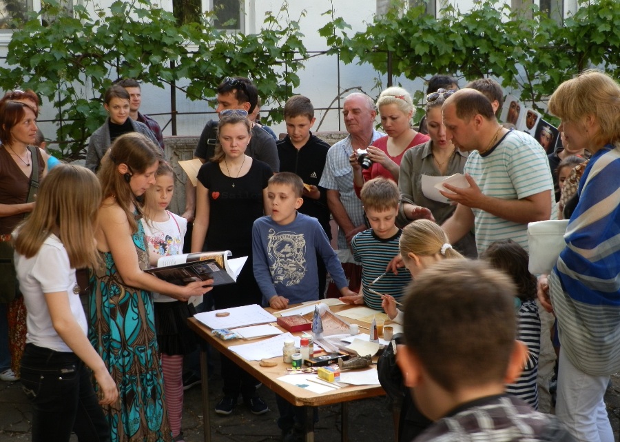 В Феодосии провели мастер-класс по изготовлению папируса