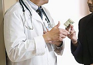 В Крыму предложили отказаться от благотворительных взносов в учреждениях здравоохранения