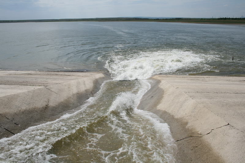 В Феодосийское водохранилище начали закачивать воду В Феодосийское водохранилище начали закачивать воду