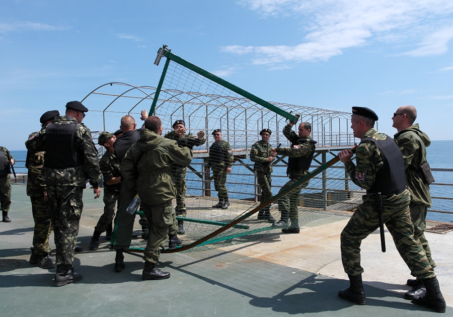 На пляже в Кореизе снесли незаконный забор На пляже в Кореизе снесли незаконный забор