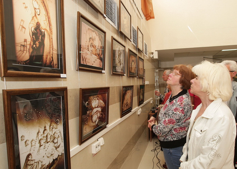 В Симферополе открылась выставка Ксении Симоновой В Симферополе открылась выставка Ксении Симоновой