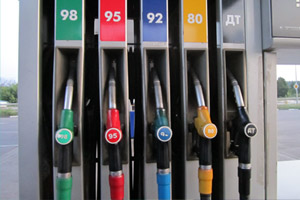 В Крыму цены на бензин на 35% ниже, чем в Украине В Крыму цены на бензин на 35% ниже, чем в Украине