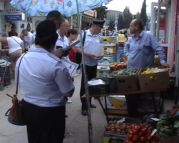 В Алуште провели рейд по местам стихийной торговли