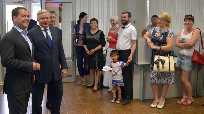 Премьер-министр России прибыл с рабочим визитом в Крым Премьер-министр России прибыл с рабочим визитом в Крым