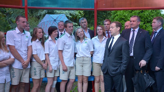 Премьер-министр России посетил «Артек» Премьер-министр России посетил «Артек»