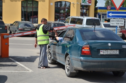 В Симферополе выявили нарушения в работе парковок