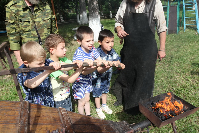 В Строгановском детдоме кузнецы провели мастер-класс