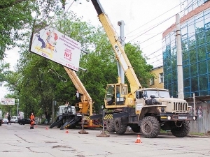 В Алуште демонтируют незаконные торговые объекты и рекламные конструкции В Алуште демонтируют незаконные торговые объекты и рекламные конструкции