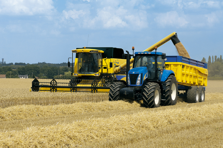 Для сбора урожая в Крыму привлекут технику из других регионов Для сбора урожая в Крыму привлекут технику из других регионов