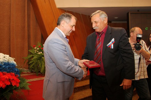 В преддверии Дня России депутаты и чиновники Крыма получили награды В преддверии Дня России депутаты и чиновники Крыма получили награды