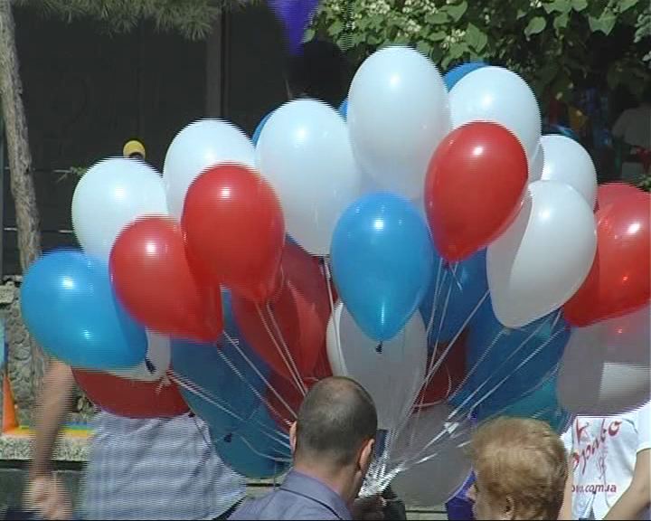 В Феодосии День России отметили кроссом поколений В Феодосии День России отметили кроссом поколений