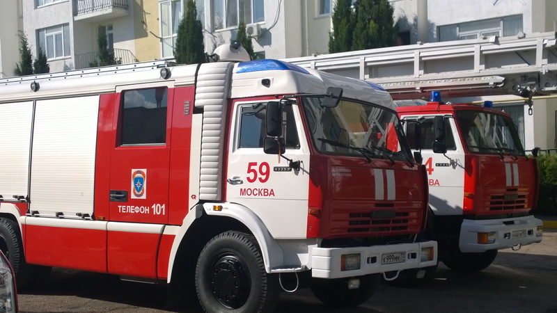 МЧС Москвы передали в Севастополе три спецавтомобиля