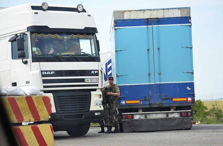 На пунктах пропуска в Крым увеличат количество человек для проверки грузовых автомобилей