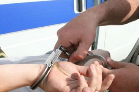 В Джанкое задержаны два хулигана, которые вымогали деньги у школьниц