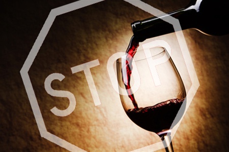 В Алуште запретили рекламу алкоголя В Алуште запретили рекламу алкоголя