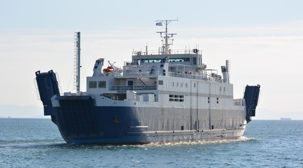 Паром «Ионас» начал курсировать через Керченский пролив круглосуточно Паром «Ионас» начал курсировать через Керченский пролив круглосуточно