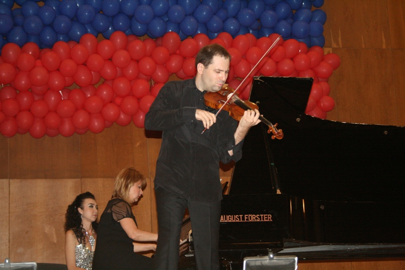 В Симферополе прошел благотворительный концерт Дмитрия Когана